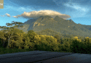 Thái Lan: Khoảnh khắc đám mây ‘đội mũ’ cho ngọn núi